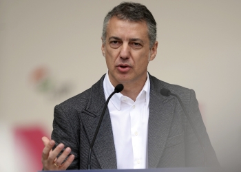 Basque premier Inigo Urkullu delivers a speech at the Aberri Eguna in Bilbao April 20, 2014. The PNV celebrated the Aberri Eguna (Day of the Nation) in Bilbao on Sunday calling for the creation of a Basque nation within the European Union. REUTERS/Vincent West (SPAIN - Tags: POLITICS) - RTR3LZ6L