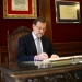 Mariano Rajoy firmando la solicitud de dictamen al Consejo de Estado.