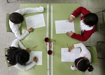 Pupils do some handwriting exercises during a language class at a public school in El Masnou, near Barcelona, December 14, 2012. Spain's leader vowed on Friday to press on with an education reform that has fueled separatist sentiment in Catalonia, where politicians were closing on a pact that could lead to a vote on independence. REUTERS/Albert Gea (SPAIN - Tags: POLITICS EDUCATION) - RTR3BKPE