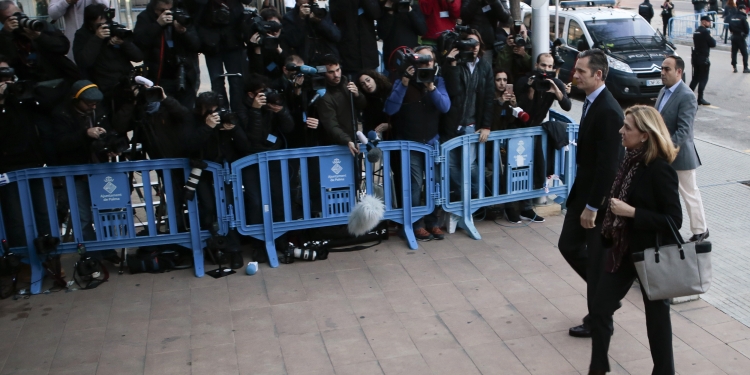 Cristina de Borbón e Iñaki Urdangarin a su llegada a los juzgados. . Reuters