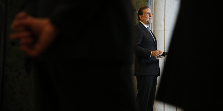 Spanish acting Prime Minister Mariano Rajoy gestures during a news conference after his meeting with Ciudadanos party leader Albert Rivera at the Spanish Parliament in Madrid, Spain, February 11, 2016. REUTERS/Susana Vera - RTX26HFB