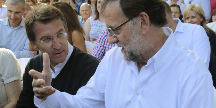 Alberto Núñez Feijoo y Mariano Rajoy. | Reuters