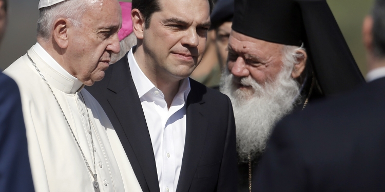 El Papa Francisco a su llegada a Lesbos FOTO: Reuters