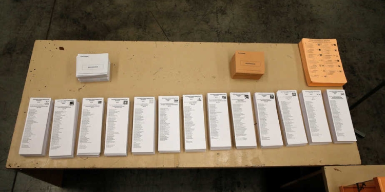 Campaña elecciones generales 26J papeletas urna. Foto: Reuters