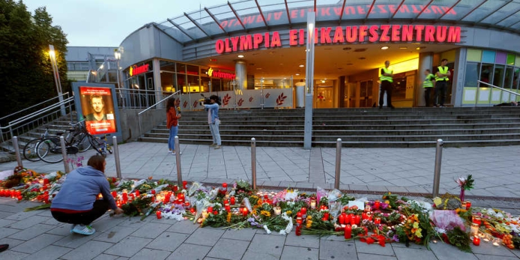Centro comercial en el que se produjo la matanza de Múnich. FOTO: Reuters