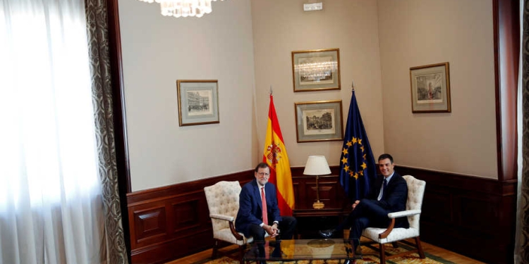 Reunión entre Mariano Rajoy y Pedro Sánchez el 2 de agosto de 2016. FOTO: Reuters