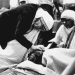 Mother Teresa attends to a patient in her home for the dying in Calcutta's teeming slum on February 2, 1986 hours before the arrival of Pope John Paul for a meeting between them which will be a highlight of the papal visit.  REUTERS/S. Akatsuka - RTR1PKDU