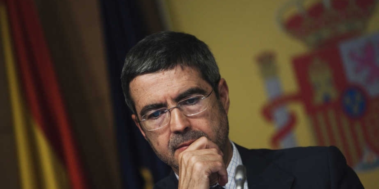 Spain's Secretary of State for the Economy and Support for Enterprises Fernando Jimenez Latorre  gestures as he attends the presentation of a banking audit by consultancies Roland Berger and Oliver Wyman in Madrid June 21, 2012. Spain's banks would need between 51 billion and 62 billion euros ($64-78 billion) in extra capital to weather a serious downturn of the economy and new losses on their books, two independent audits of the sector showed on Thursday. REUTERS/Susana Vera (SPAIN - Tags: BUSINESS POLITICS) - RTR33YQH