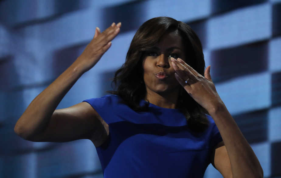 U.S. first lady Michelle Obama blows kisses after speaking during the first session at the Democratic National Convention in Philadelphia, Pennsylvania, U.S., July 25, 2016. REUTERS/Jim Young - RTSJMID