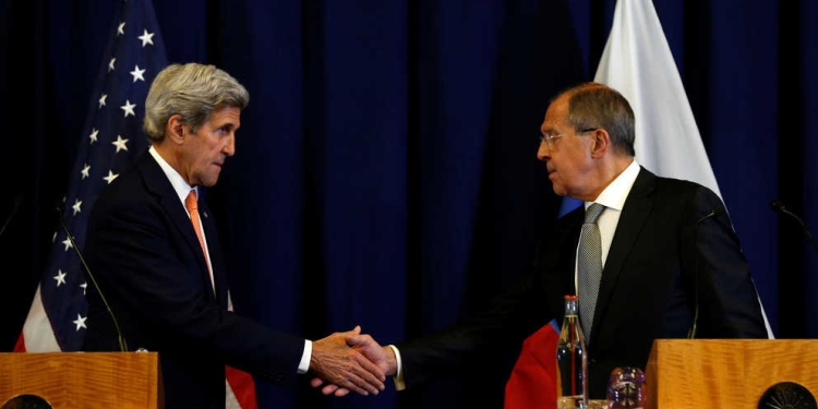 El secretario de Estado nortemanericano John Kerry y el minitro ruso, Sergei Lavrov en el acuerdo en Ginebra obre Siria / foto Reuters