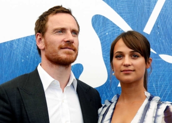 Actors Michael Fassbender (L) and Alicia Vikander pose as they attend the photocall for the movie "The Light Between Oceans" at the 73rd Venice Film Festival in Venice, Italy September 1, 2016. REUTERS/Alessandro Bianchi - RTX2NRGT