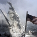 Bandera de EEUU entre los escombros del World Trade Center el 11S. Foto Reuters