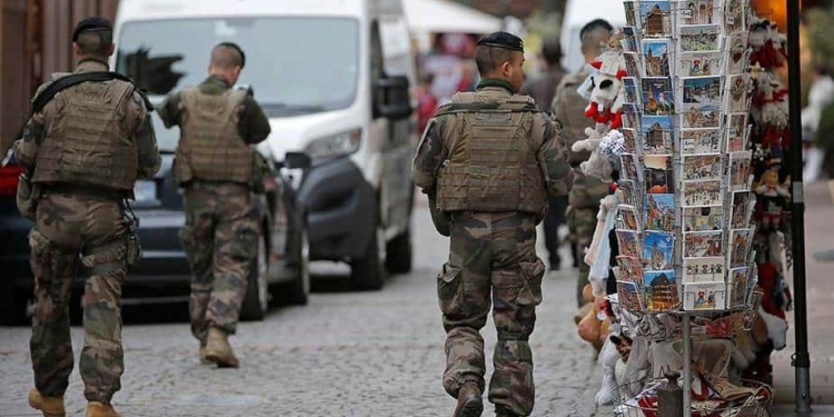 Policías en Estrasburgo, Francia