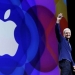 Apple CEO Tim Cook waves as he arrives on stage to deliver his keynote address at the Worldwide Developers Conference in San Francisco, California, United States June 8, 2015.  REUTERS/Robert Galbraith