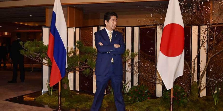 Shinzo Abe espera por Vladimir Putin