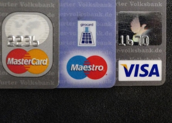 Tarjetas de crédito alemanas. FOTO: Reuters