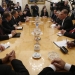 Reunión entre el ministro de Exteriores ruso Serguèi Lavrov y grupos de la oposición siria. FOTO: Reuters