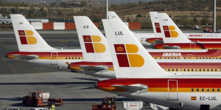Aviones de Iberia en Madrid Barajas. FOTO: Reuters