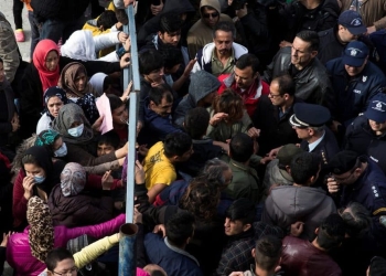 Refugiados en Atenas. FOTO: Reuters