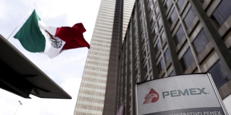 Pemex logo is seen at the headquarters of state-owned oil giant in Mexico City, Mexico March 18, 2016. REUTERS/Edgard Garrido - RTSB5IW