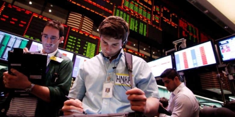 A trader looks at his screen in the crude oil and natural gas options pit on the floor of the New York Mercantile Exchange March 7, 2011.  REUTERS/Lucas Jackson