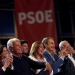 Susana Díaz, flanqueada por Felipe González y José Luis Rodríguez Zapatero. FOTO: Reuters