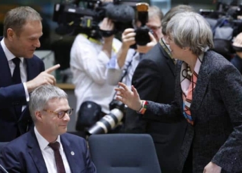 British Prime Minister Theresa May and EU Council President Donald Tusk (upper left) attend the EU summit in Brussels, Belgium, March 9, 2017.    REUTERS/Yves Herman