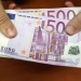 A bank employee holds a pile of 500 euro notes  at a bank branch in Madrid January 13, 2011.   REUTERS/Andrea Comas