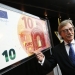 Yves Mersch, Member of the Executive Board of the European Central Bank presents an oversized newly unveiled 10 euro note at the headquarters of the European Central Bank (ECB) in Frankfurt, January 13, 2014.  REUTERS/Ralph Orlowski (GERMANY - Tags: BUSINESS)