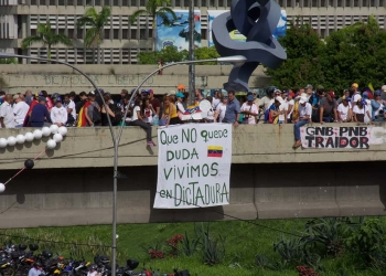 El "Gran Plantón Nacional" en la Autopista Francisco Fajardo de Caracas, Venezuela (15/05/2017 - Foto: Cambio16)