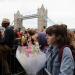 Personas en el lugar del atentado de Londres. FOTO: Reuters