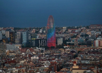 El rascacielos, uno de los símbolos de Barcelona, vuelve al mercado del alquiler, donde tampoco ha tenido mucha suerte