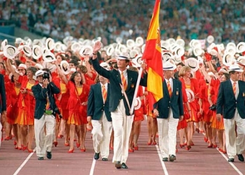 El hoy Rey Felipe VI, abanderado de los Juegos de Barcelona 92.