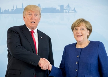 La canciller alemana Angela Merkel se reúne con el presidente estadounidense Donald Trump en la víspera de la cumbre del G-20 en Hamburgo, Alemania, el 6 de julio de 2017. REUTERS / Michael Kappeler / POOL