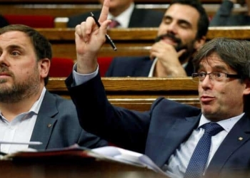 Los independentistas en el Parlamento de Cataluña admitieron que la reforma "es para el referéndum"