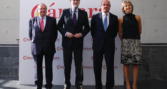 Rajoy, Gunidos y Tejerina, durante un acto de la Cámara española. FOTO: Moncloa