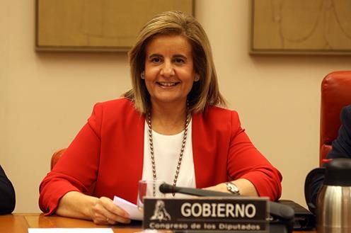 Fátima Báñez, ministra de Empleo, anuncia la prórroga de la ayuda de 400 euros.