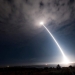 Un misil balístico intercontinental Minuteman III desarmado se lanza durante una prueba operativa a las 2:10 am Hora del Pacífico en la Base Aérea de Vandenberg, California, EE.UU.