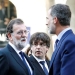 El presidente del Gobierno, Mariano Rajoy, junto al Rey y Puigdemont.