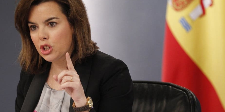 Paro La vicepresidenta Sáenz de Santamaría ha insistido en que la contratación indefinida se ha incrementado un 12'5% en el último año