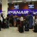 Fomento advierte sanciones a Ryanair si no atiende derechos de pasajeros