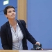 Renuncia a su escaño Frauke Petry, líder de Alternativa para Alemania.