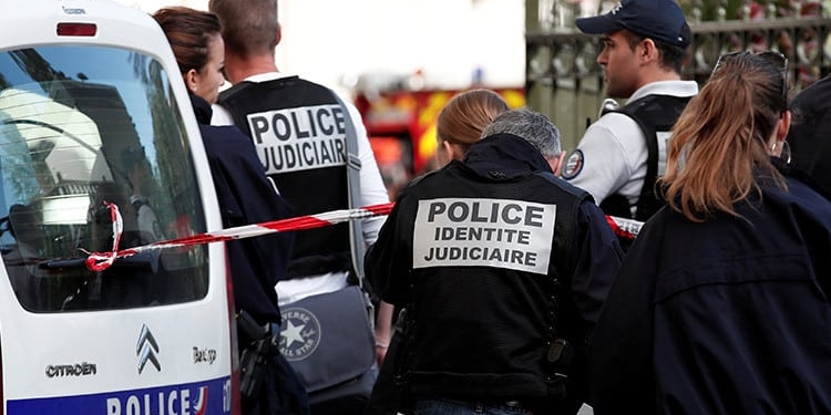 Agentes de policía en París