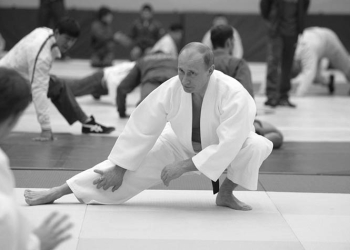 El presidente ruso, Vladímir Putin, practicando Karate.