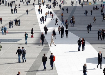 People walk on the esplanade of La Defense, in the financial and business district, west of Paris, France, October 6, 2017. REUTERS/Charles Platiau