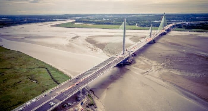 Puente de Mersey Mersey Gateway Bridge - Aerial Drone Footage. El Grupo FCC finaliza el puente de Mersey en Reino Unido
