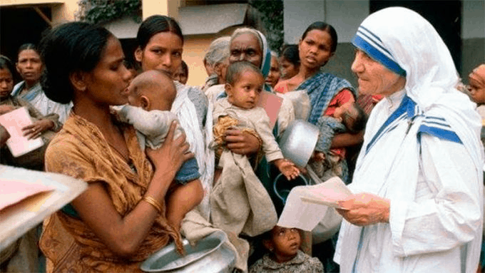 Teresa de Calcuta trabajo por los niños sin hogar