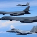 Aviones de combate japoneses F-15 realizan un simulacro aéreo junto con los bombarderos estratégicos B1-B Lancer de la Fuerza Aérea de EEUU