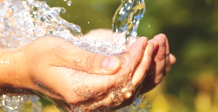 844 millones de personas carecen de agua potable limpia y segura en todo el mundo.