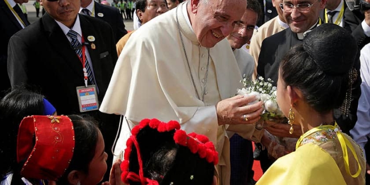 El papa en Birmania.